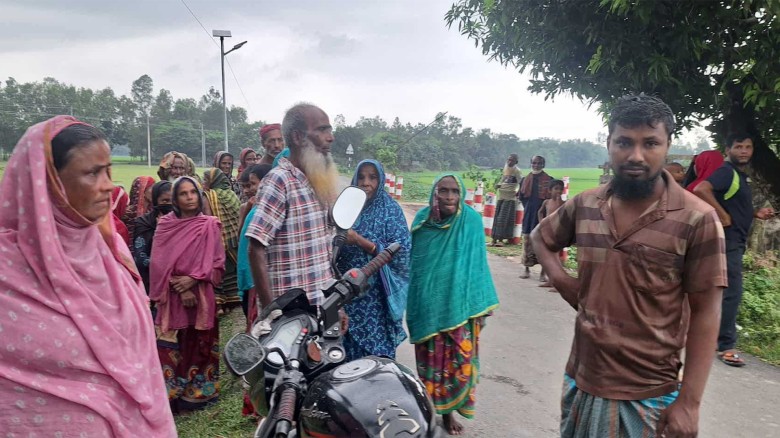 জামালপুরে অস্ত্রের মুখে পুকুর থেকে ২০ লাখ টাকার মাছ লুট