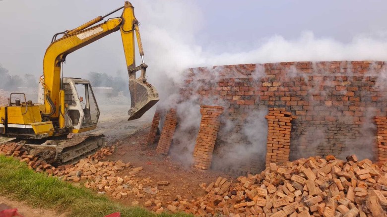 বাগেরহাটে ৭ অবৈধ ইটভাটার ৪ লাখ ইট ধ্বংস