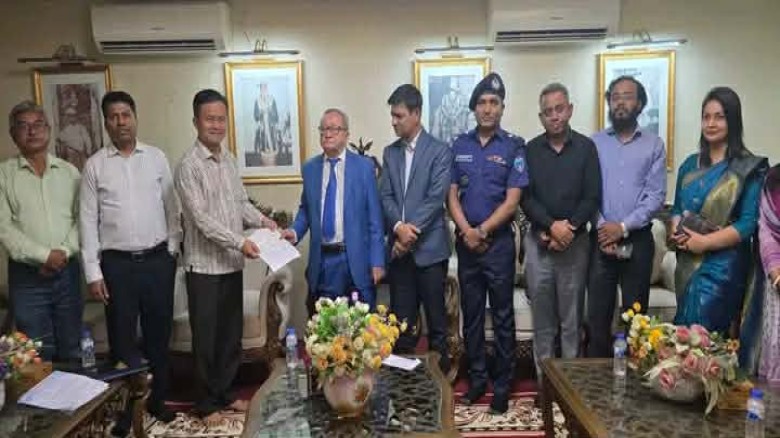 বান্দরবানে বোমাং রাজার সঙ্গে নবাগত জেলা প্রশাসকের সাক্ষাৎ