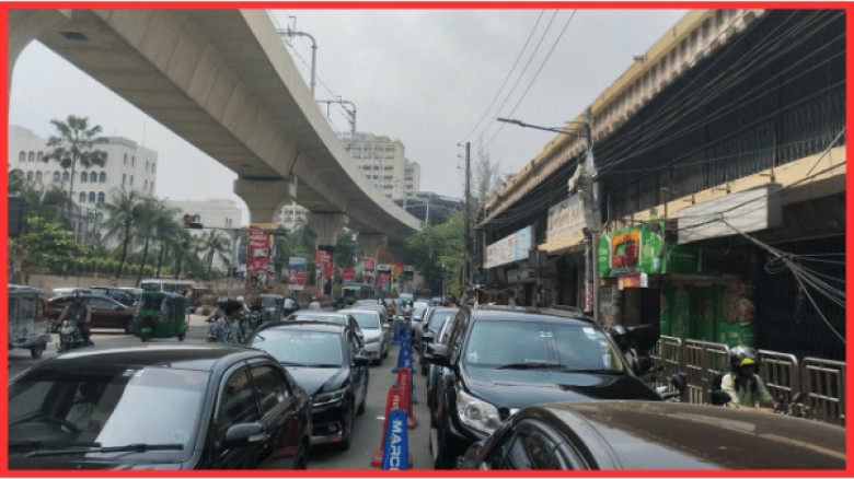 ছুটির দিনে পাম্পে দীর্ঘ সারি, অলিগলিতেও ছড়িয়ে পড়ছে যানজট