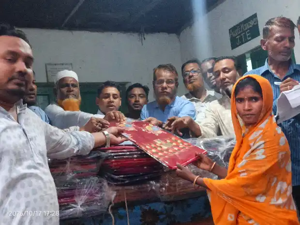 শারদীয় দুর্গাপূজা উপলক্ষে জাফলং চা বাগানে চা শ্রমিকদের মাঝে