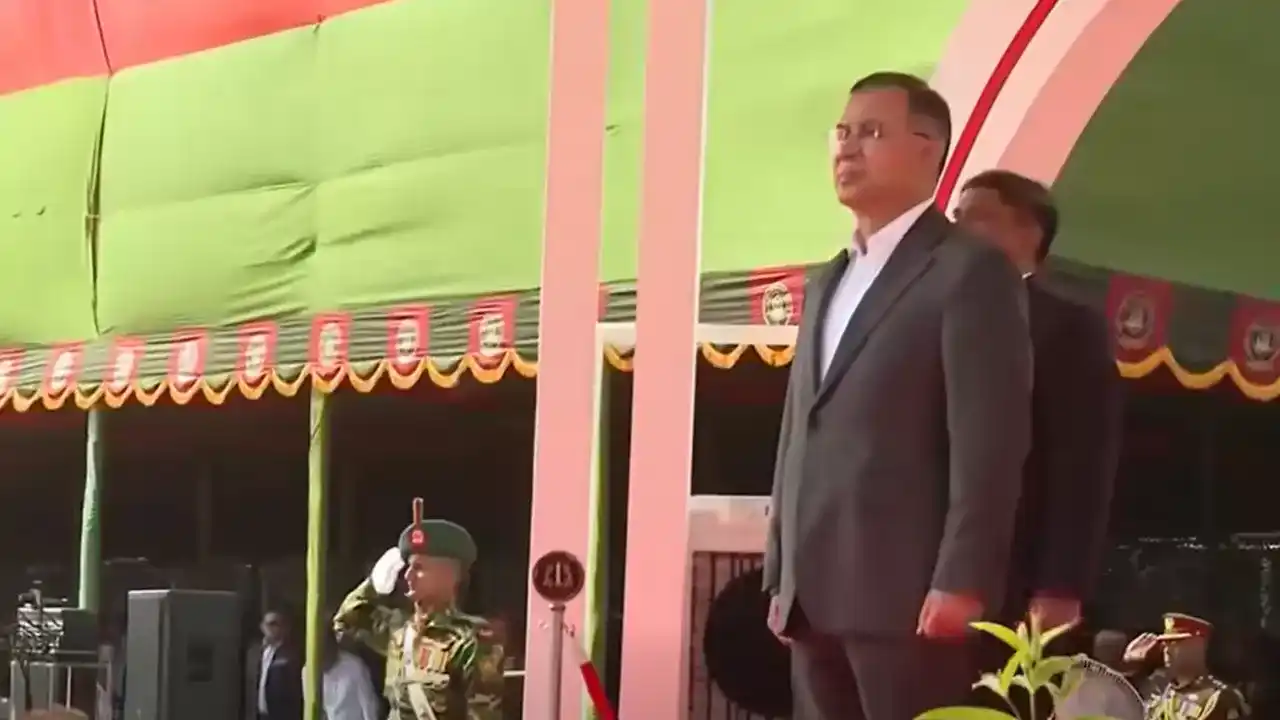 সাভার সেনানিবাসে বাংলাদেশ সেনাবাহিনীর নবম পদাতিক ডিভিশনের সাতটি ইউনিটের কাছে ন্যাশনাল…...