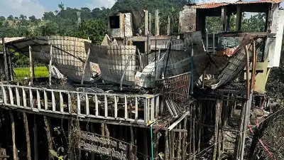 কক্সবাজারের ইনানীতে ‘টুপটুপ’ রিসোর্টে ভয়াবহ অগ্নিকাণ্ডে নিহত ১০ জনের পরিচয় মিলেছে...