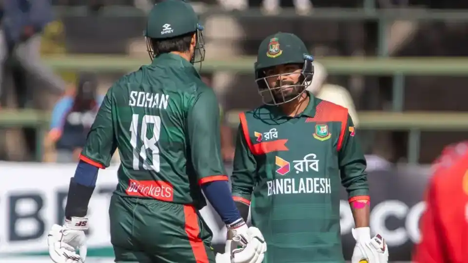 ত্রিদেশীয় সিরিজে উদ্ভোধনী ম্যাচে জিম্বাবুয়ের কাছে বাজেভাবে হ