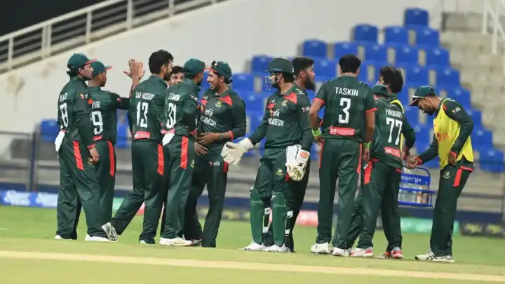 ত্রিদেশীয় সিরিজে নিজেদের প্রথম ম্যাচে জিম্বাবুয়ের কাছে ৯৯ রা