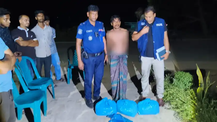 কুমিল্লার ব্রাহ্মণপাড়ায় পুলিশের হাত থেকে বাঁচতে জলাশয়ে ঝাঁপ দিয়েও শেষরক্ষা হয়নি মাদক…...