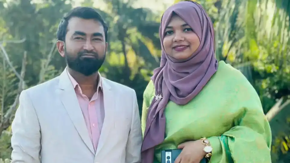 কক্সবাজারের ইনানী মেরিন ড্রাইভ সংলগ্ন টুপটুপ রিসোর্টে ভয়াবহ অগ্নিকাণ্ডে নাসরিন জাহান…...