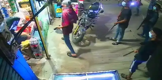 নোয়াখালীতে মুদিদোকানিতে গুলি: ২০ সেকেন্ডের হামলার সিসিটিভি ভিডিও ভাইরাল...