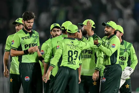 সালমানের শতকে শ্রীলঙ্কাকে হারিয়ে ত্রিদেশীয় আসর শুরু পাকিস্তা