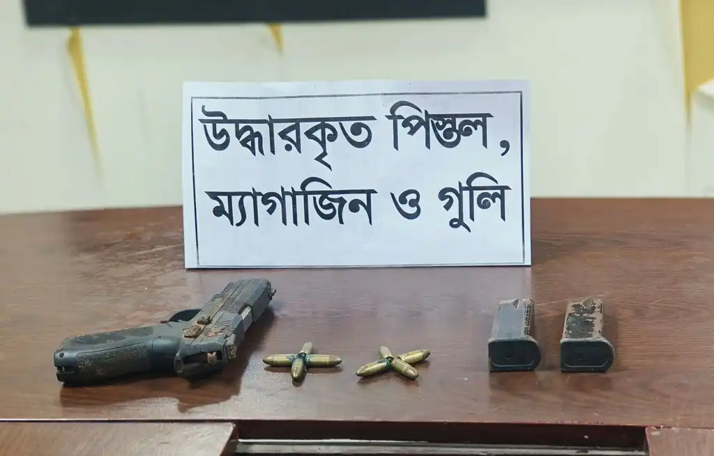 চট্টগ্রামে ডবলমুরিং থানা থেকে লুট হওয়া অস্ত্র ও গুলি উদ্ধার...