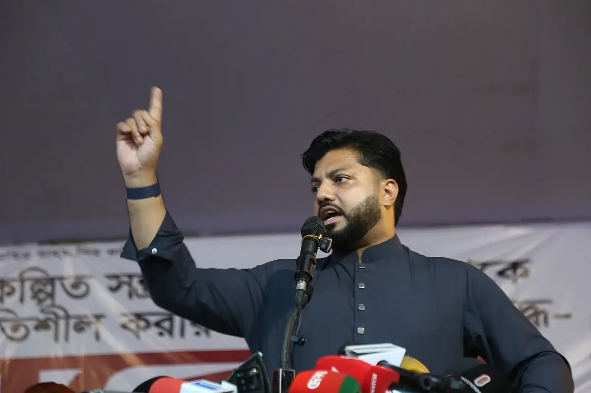 পদত্যাগ নিয়ে ইশরাকের অবস্থান পরিবর্তন ও নানা জল্পনা