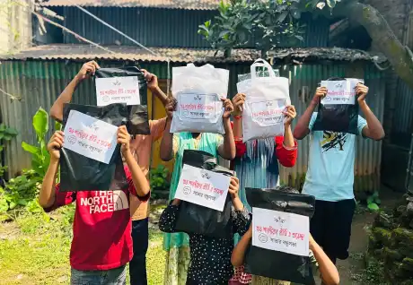 সাভার বন্ধুসভার উদ্যোগে শিশুদের মাঝে পূজার নতুন পোশাক বিতরণ