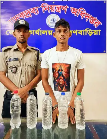 আখাউড়া ৫ লিটার চোলাইমদ সহ ০১ জন আসামী গ্রেফতার