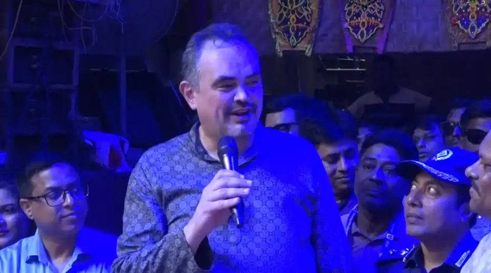 নারায়ণগঞ্জে বোস কেবিনে চা চক্রে অংশ নিলেন মার্কিন রাষ্ট্রদূ?