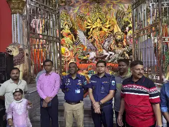 শাহজাদপুরে দুর্গাপূজার বিভিন্ন মন্দির পরিদর্শন করলেন পুলিশ স