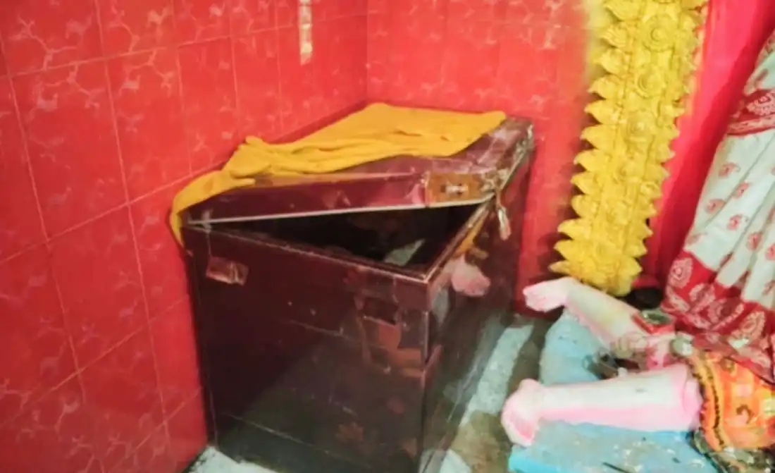 বরিশালের আগৈলঝাড়ায় মন্দিরে চুরির ঘটনায় লক্ষাধিক টাকার ক্ষতি...