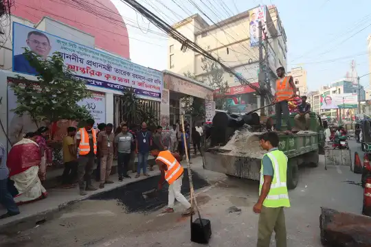 প্রধানমন্ত্রীর রংপুর সফরকে কেন্দ্র করে পাঁচ দিনে হলো সড়ক সংস্কার...