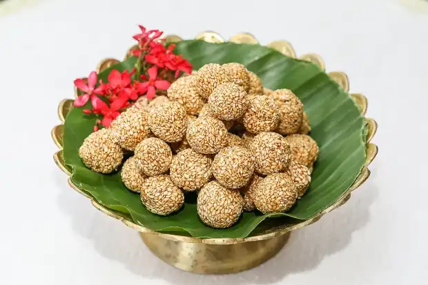 ঘরোয়া পদ্ধতিতে সহজে সুস্বাদু তিলের নাড়ু তৈরির উপায়