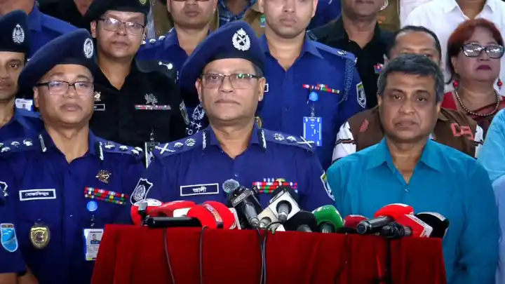 মাদক ও চাঁদাবাজদের বিন্দুমাত্র ছাড় দেওয়া হবে না: আইজিপি...