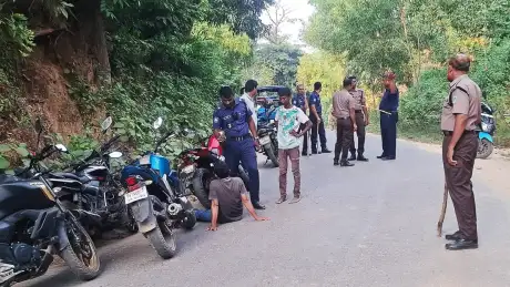 কক্সবাজারের ঈদগাঁও সড়কে দুই দফায় ডাকাতি, ১৫-১৬টি গাড়িতে লুটপাট...
