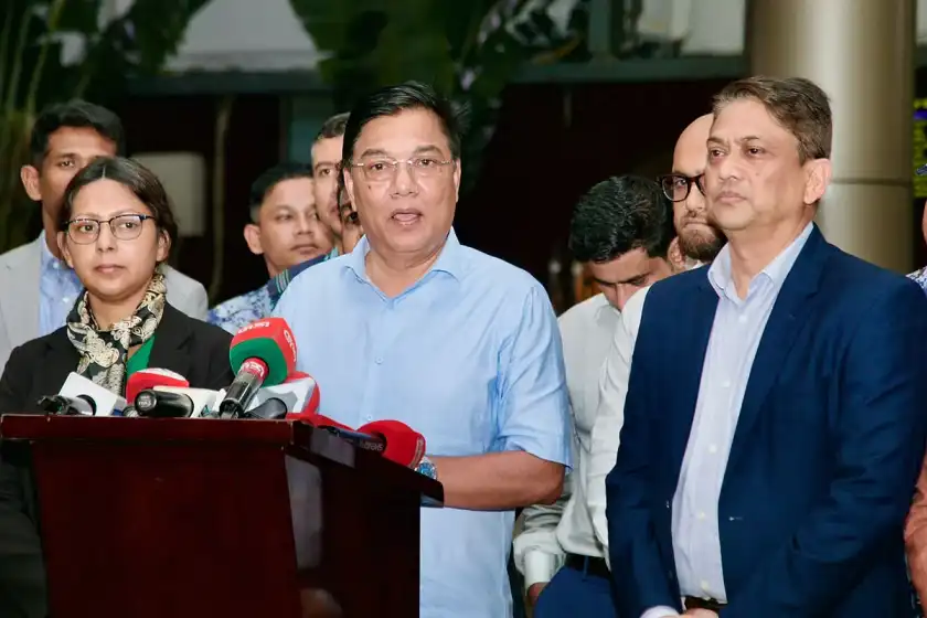 সৌদি রিয়াদ রুটে ফ্লাইট চালুর অপেক্ষা, প্রবাসীদের জন্য ট্রলি 
