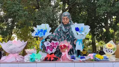 টিউশনির অল্প অর্থে শুরু করা সুমাইয়ার কৃত্রিম ফুলের ব্যবসা