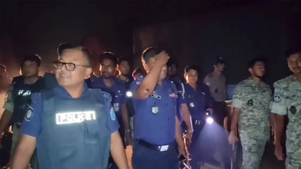 গোপালগঞ্জে ফুটবল নিয়ে গ্রামবাসীর সংঘর্ষ, পুলিশসহ আহত ৩০