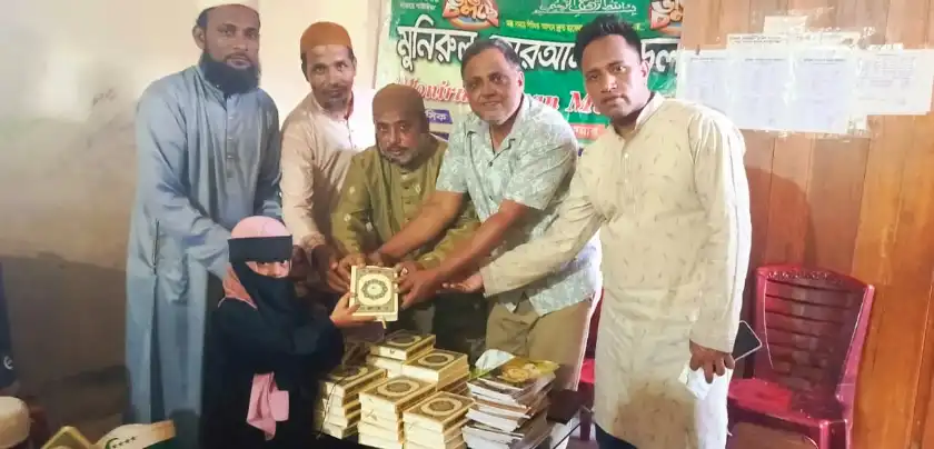 আনোয়ারায় শিক্ষার্থীদের মাঝে কোরআন ও শিক্ষা সামগ্রী বিতরণ