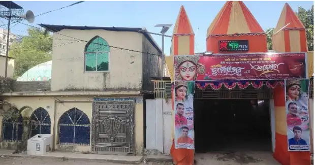 সোনারগাঁয়ে দীর্ঘ দেড়শ বছর ধরে পাশাপাশি অটুট মসজিদ ও মন্দির
