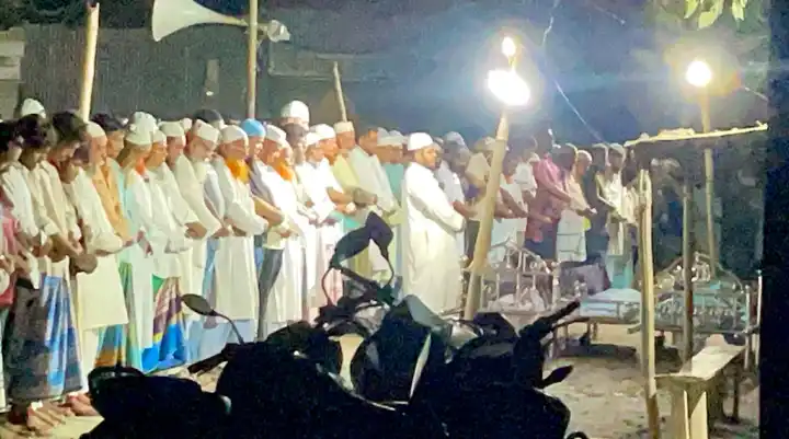 নাটোরে নিহত শরীয়তপুরের পাঁচ ব্যবসায়ীর নিজ এলাকায় দাফন সম্পন্