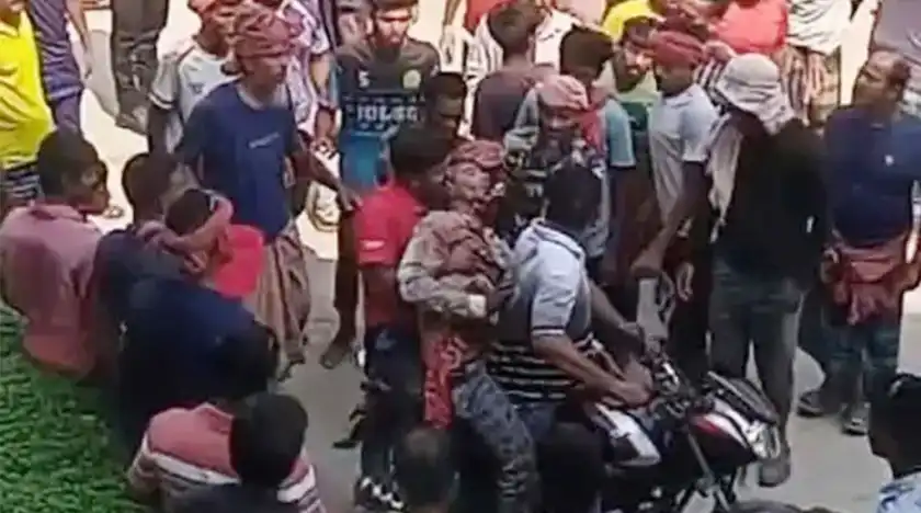 কাজে অবহেলা ও নিরাপত্তার ঘাটতি: ইবিতে হলের মাচা ভেঙে আহত শ্র