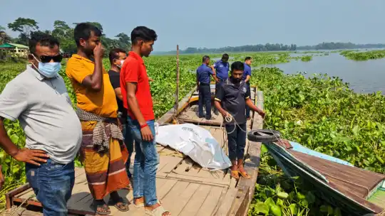 নাজিরপুরে ট্রলারডুবি: মধুরাবাধ এলাকা থেকে গৃহবধূর মরদেহ উদ্ধ