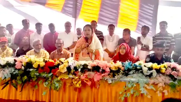 পূজামণ্ডপ পরিদর্শনে গিয়ে সনাতন ধর্মাবলম্বীদের খোঁজখবর নিলেন 