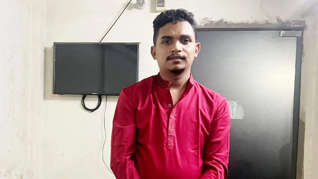 ছিনতাইয়ের বাইক ফেসবুকে বিক্রির প্রলোভন: কনস্টেবলসহ চার জন কা