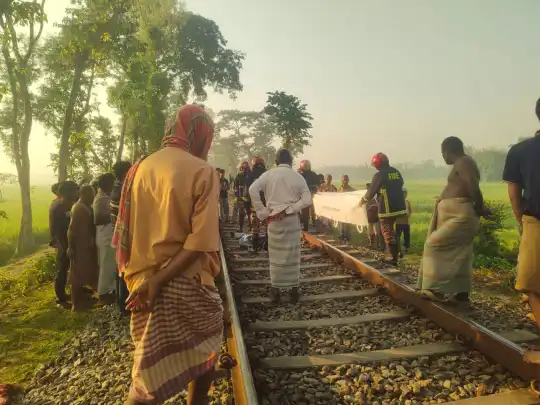 পূজার রাতে নিখোঁজ তরুণের মরদেহ মিলল রেললাইনের পাশে