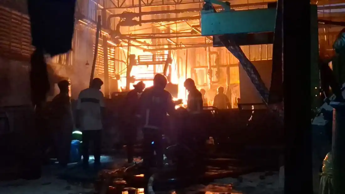 মাধবদীতে ডাইং মিলে অগ্নিকাণ্ড ও হতাহতের ঘটনায় শিল্পাঞ্চলে নি