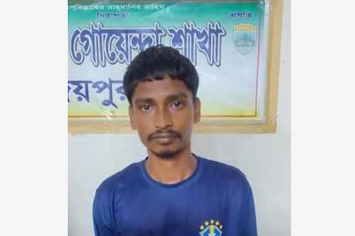 জয়পুরহাটে থানার ভেতরে ঢুকে তিন পুলিশ সদস্যকে আহতকারী অভিযুক্