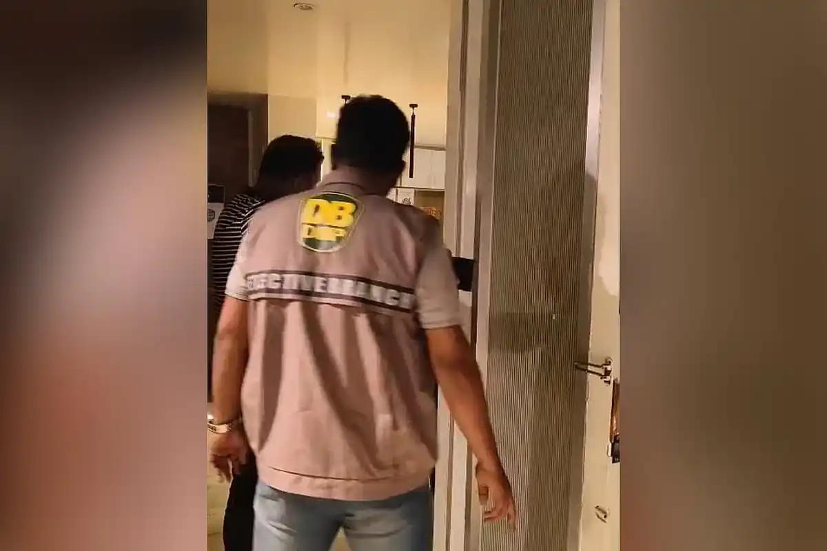 রাজধানীর ভাটারায় পুলিশ কর্মকর্তার বাসায় ডিবি অভিযান, আটক ৮৫