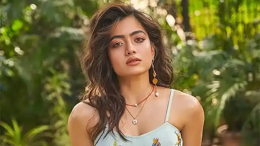 চাপের মুখেও খোলামেলা পোশাকে নারাজ দক্ষিণী তারকা