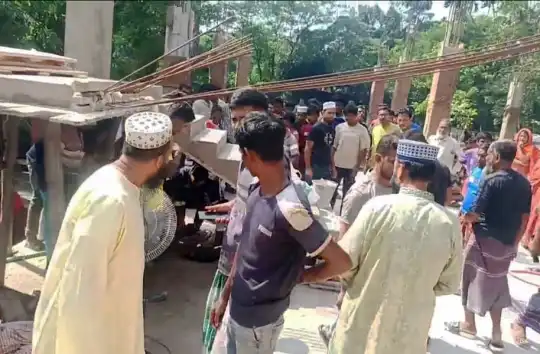 বরিশালে সেপটিক ট্যাংকে নেমে দুই শ্রমিকের মর্মান্তিক পরিণতি...