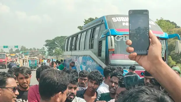 মানিকগঞ্জে বাসচাপায় ইজিবাইকের দুই যাত্রী নিহত