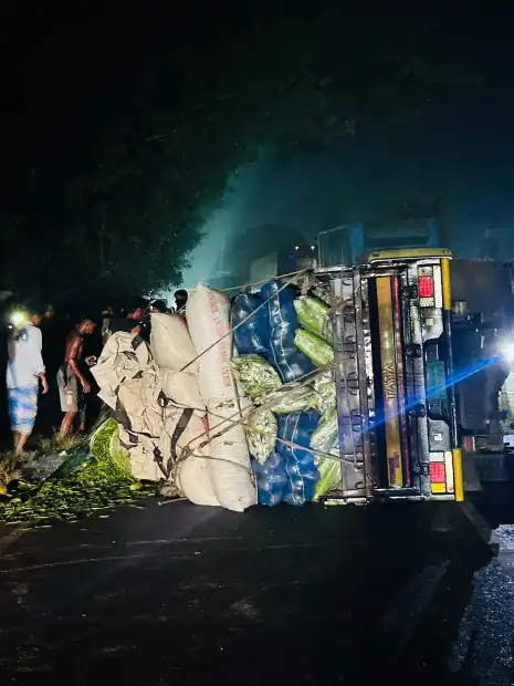 বাস-পিকআপের মুখোমুখি সংঘর্ষে নিহত ২