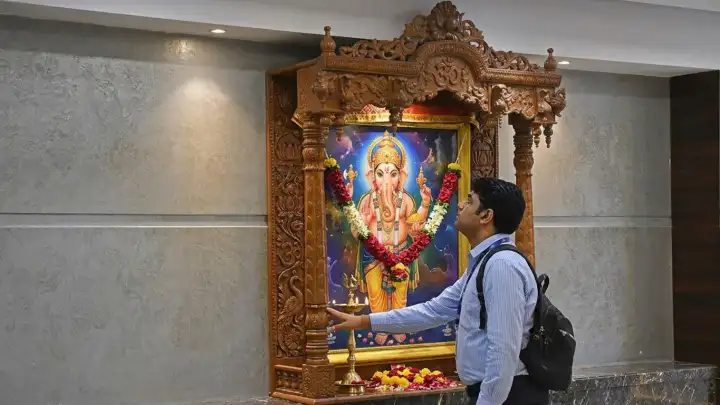 ভারতে রমরমা জ্যোতিষ ব্যবসা, কোটি কোটি টাকা তুলছে স্টার্টআপ