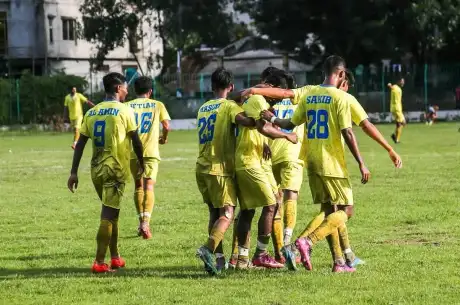 লাল কার্ডের ম্যাচে আবাহনীর অঘটন হার