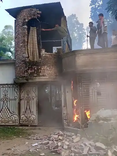 পাবনায় আবাসিক মাদ্রাসার ছাত্রীকে নিপীড়নচেষ্টা, পরিচালক গ্র