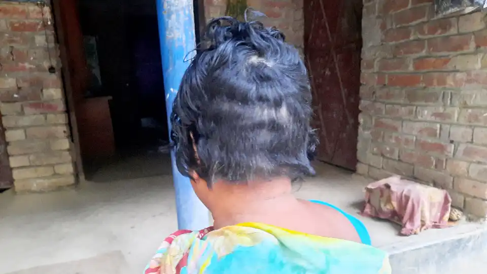 ঝিনাইদহে গৃহবধূকে মারধর ও চুল কাটার ঘটনায় থানায় অভিযোগ