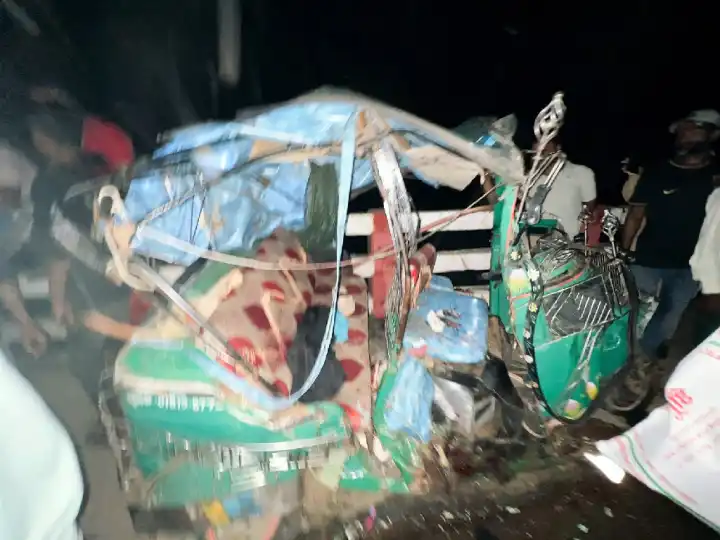 সাতকানিয়ায় সড়ক দুর্ঘটনায় দুইজনের প্রাণহানি, ক্ষুব্ধ জনতার তা