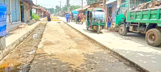 সৈয়দপুরে নিম্নমানের সামগ্রী ব্যবহারের অভিযোগ, ইউএনওর হুশিয়ার