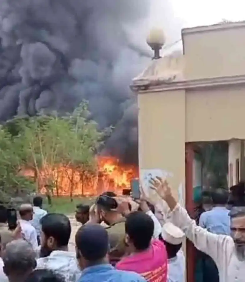 গাজীপুরে কার্টনের গুদামেই আকস্মিক অগ্নিকাণ্ড