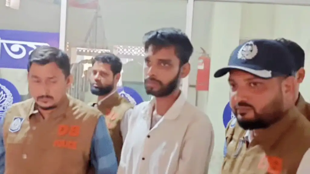 ডিজিটাল প্রতারণার অভিযোগে নাটোরে গ্রেপ্তার ১